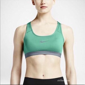 NIKE sports bra size S